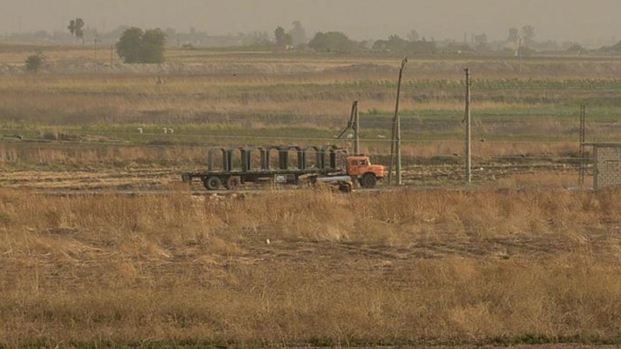 Le PKK creuse des tunnels et fossés à Aïn al-Arab