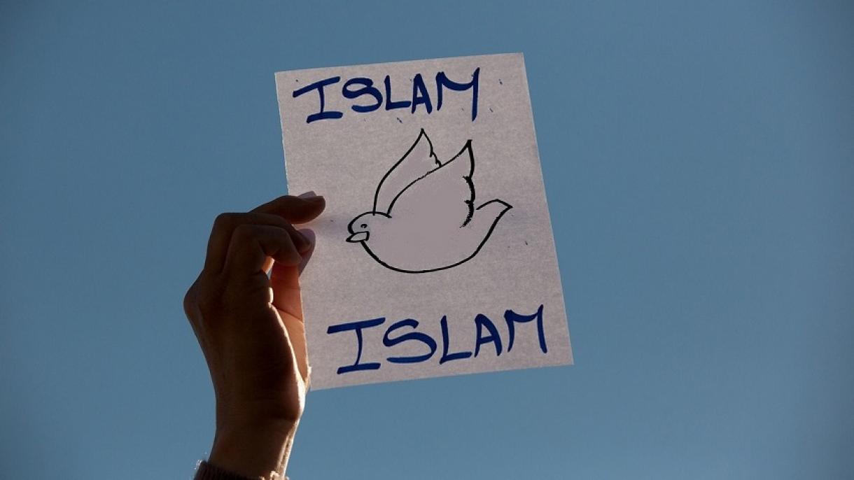 Кімге немесе неге "ұстамды Ислам"?