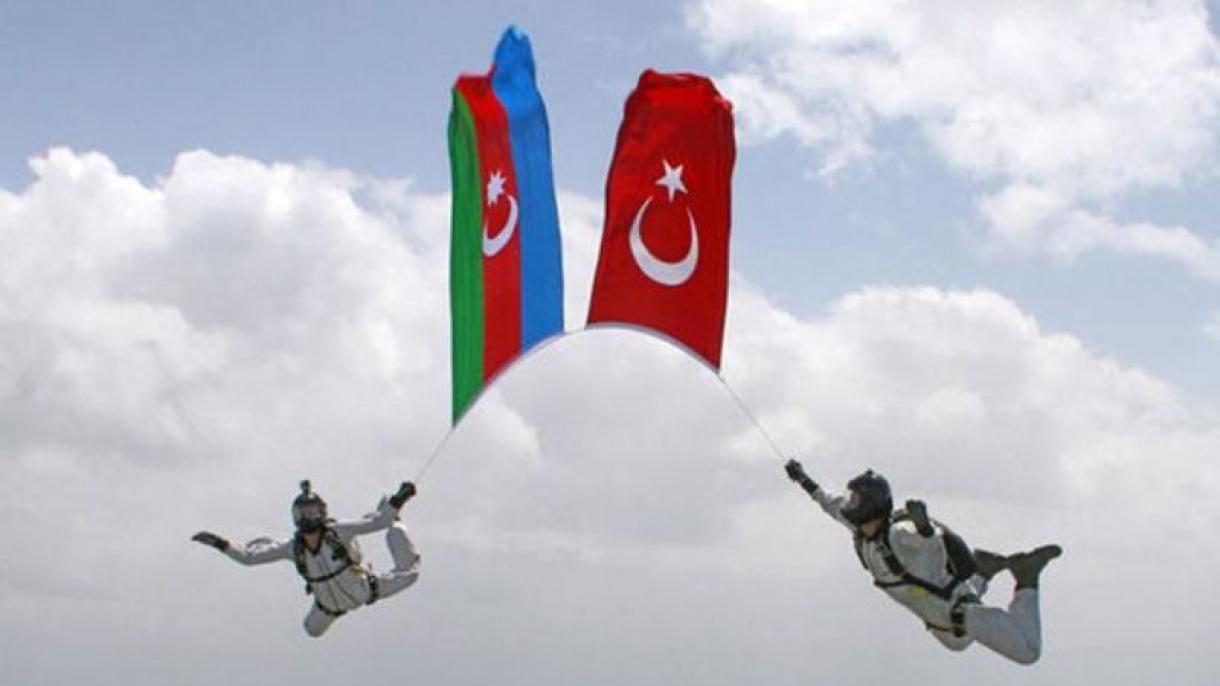 Azərbaycan və Türkiyə bayraqları.jpg