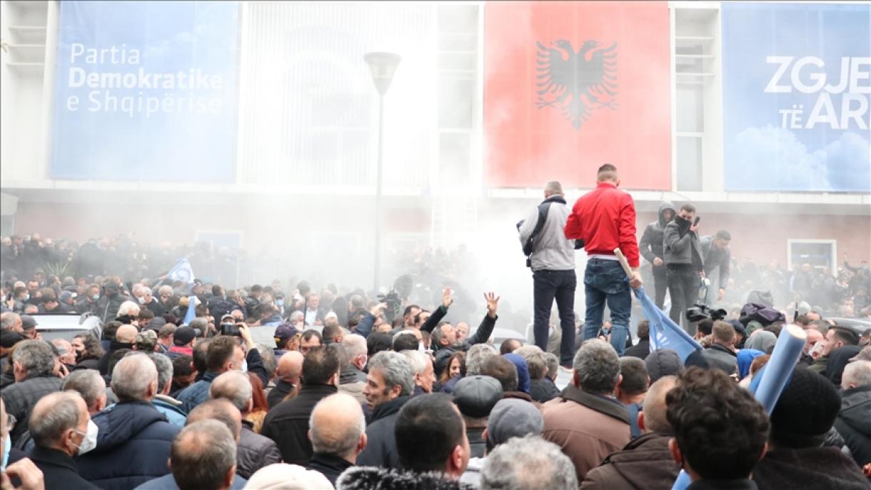 Arnavutluk_DP gösteri_3.jpg