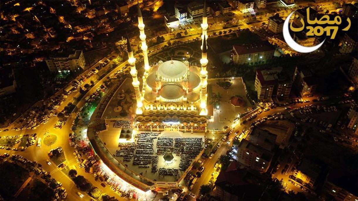 اقامه اولین نماز تراویح در ماه رمضان در سراسر ترکیه