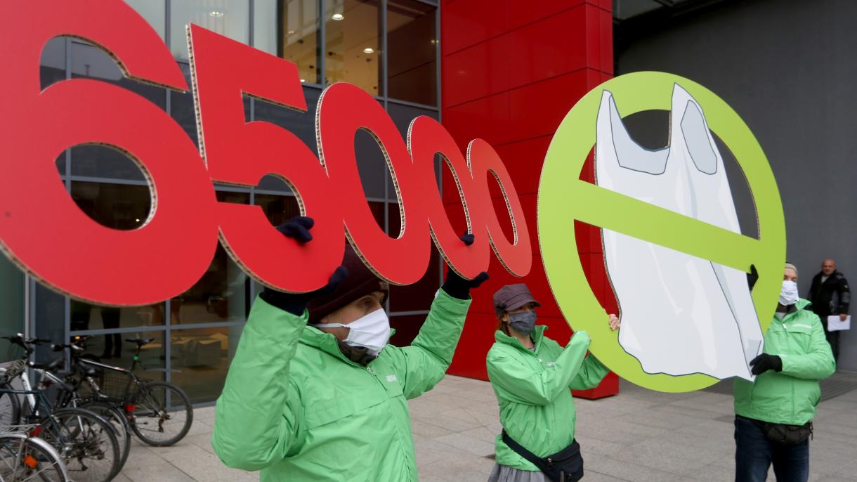Hrvatska: Aktivisti Greenpeacea predali 65.000 potpisa za zabranu plastičnih vrećica