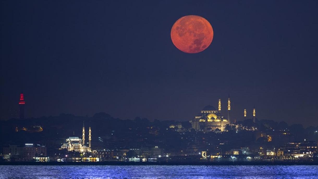 Istanbulda oyning "Super oy" deb ta'riflangan holati kuzatildi