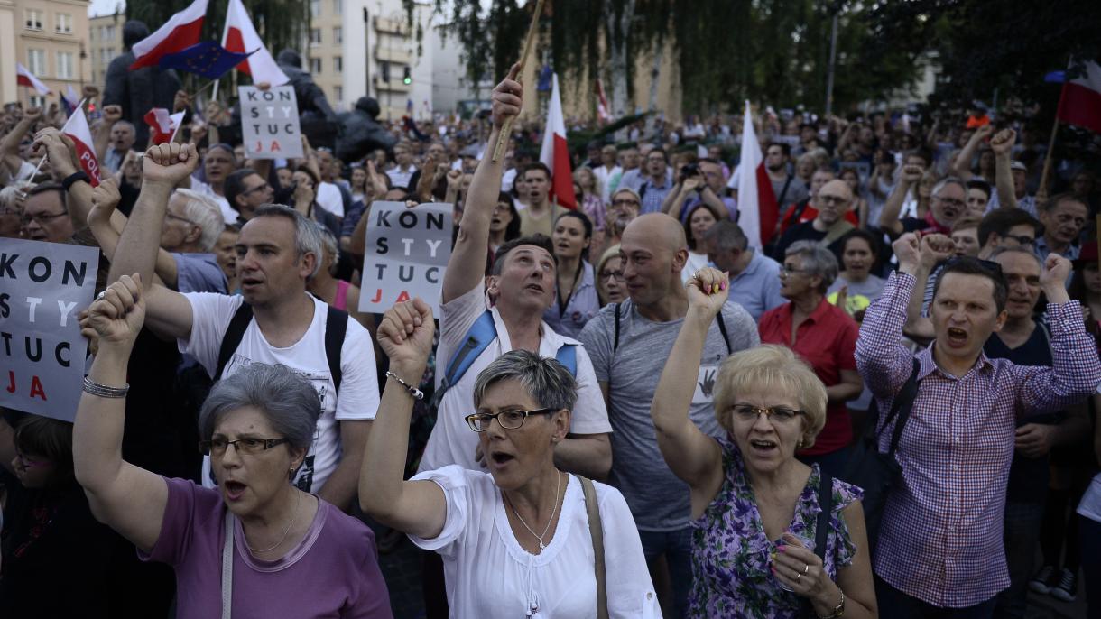 Presidente polacco Andrzej Duda non approverà il disegno di legge contestato