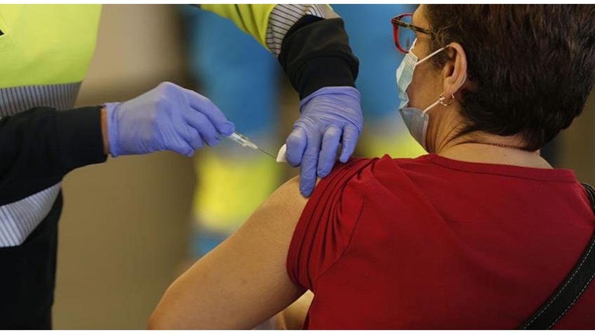 En un año más de dos tercios de la población de la Unión Europea se ha vacunado contra el COVID-19