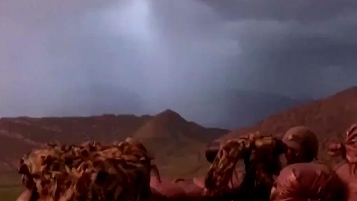 鹰爪闪电-雷击军事行动在艰难的天气和地形条件下全速进行