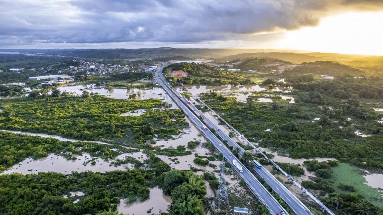 برازیل ده طبیعی آفت حادثه سی عاقبتیده کوپلب کیشی جان بیردی
