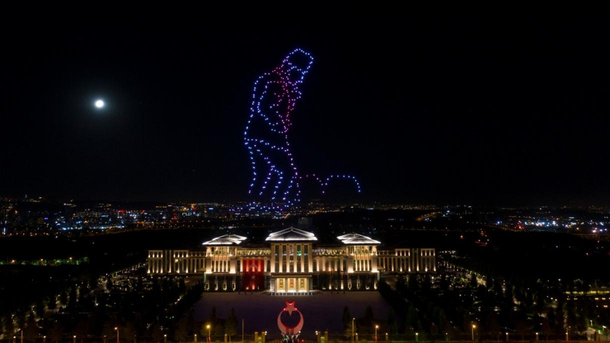 Turquie : un spectacle de lumière avec 300 drones pour la Fête de la Victoire du 30 août