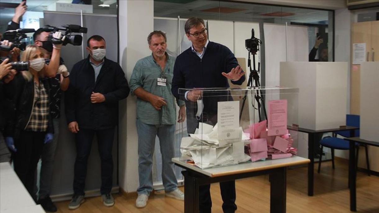 La alianza del presidente Vučić está muy por delante según los resultados extraoficiales
