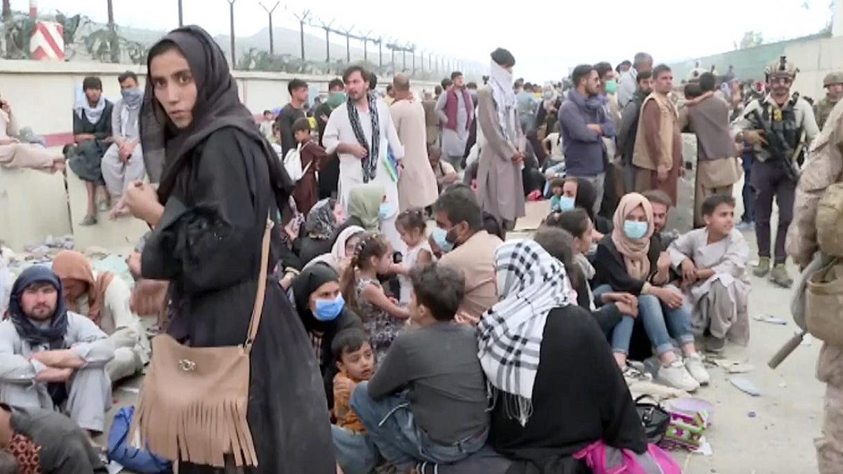 انتظار هزاران تن در فرودگاه کابل برای خروج از کشور
