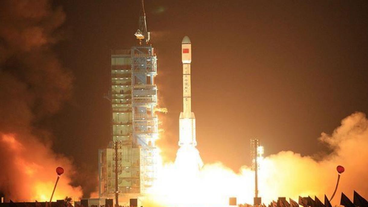 Çin kosmosa daha üç kosmik aparat buraxıb