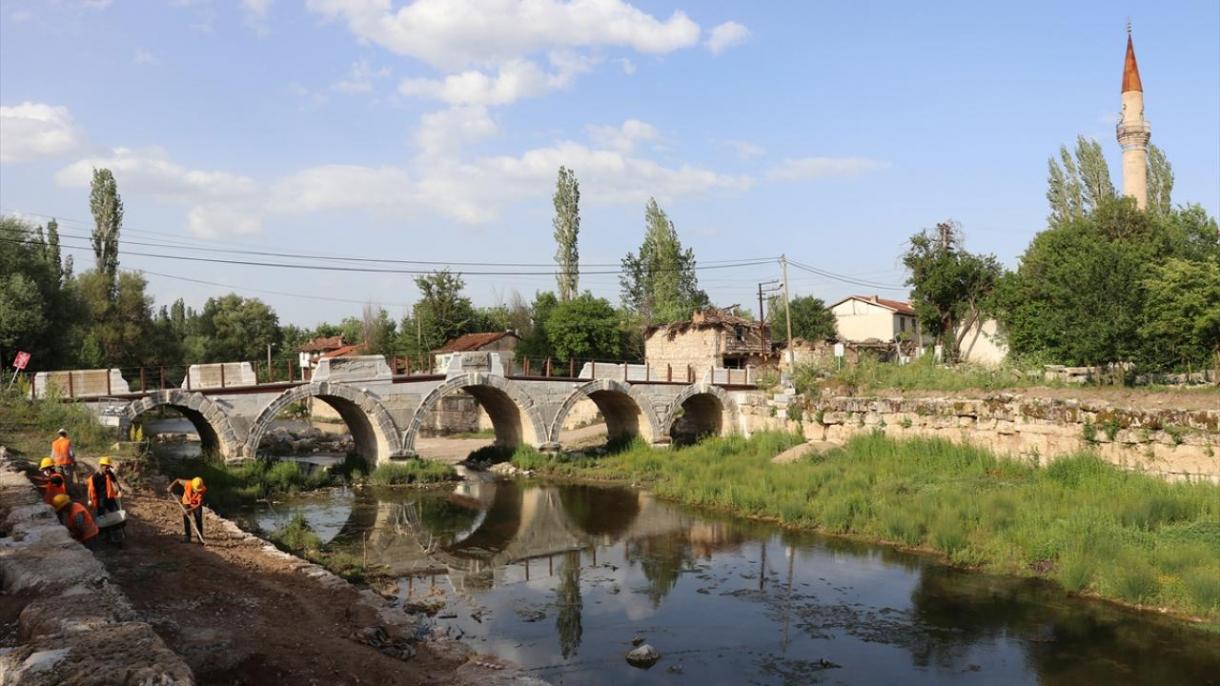 Дөньяның беренче биржасы / Dön’yanıñ berençe birjası
