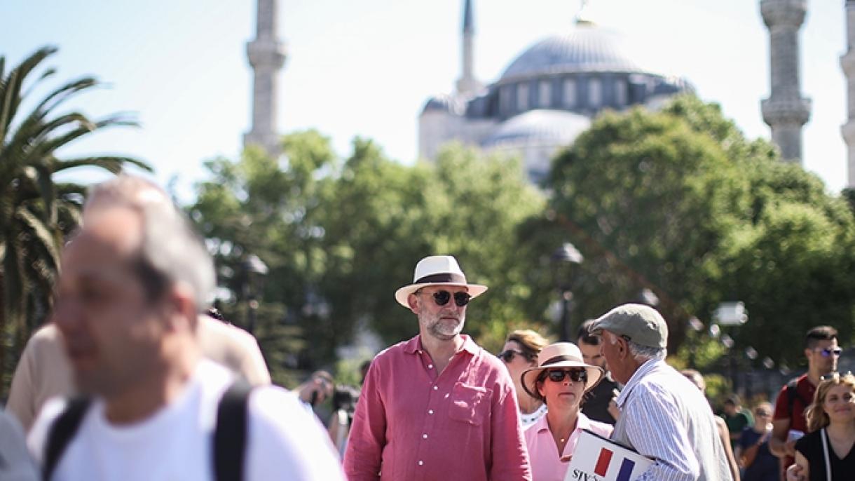 سال کے پہلے 5 مہینوں میں استنبول آنے والے غیر ملکی سیاحوں کی تعداد 6 ملین سے تجاوز کرگئی