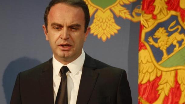 Deputeti shqiptar i Malit të Zi riciklon Fjalorin e Gjuhës Malazeze