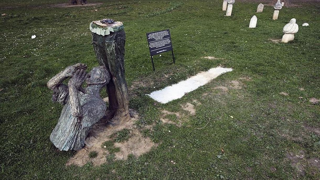 حمله به مجسمه یادبود قربانیان سربرنیتسا در بوسنی و هرزگوین