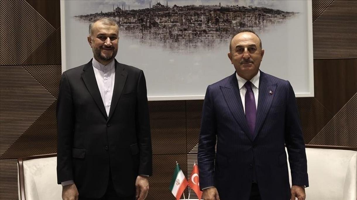 Çavuşoğlu se reunió con su homólogo iraní Hossein Amir-Abdollahian