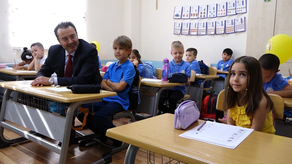 Aşkabat’ta Ortak Türkmen - Türk Okulunda Ders Zili Çaldı 3.jpg
