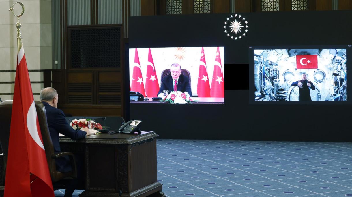 اردوغان، آسترونوت آلپ‌اَر گزرآوجی ایله دانیشدی