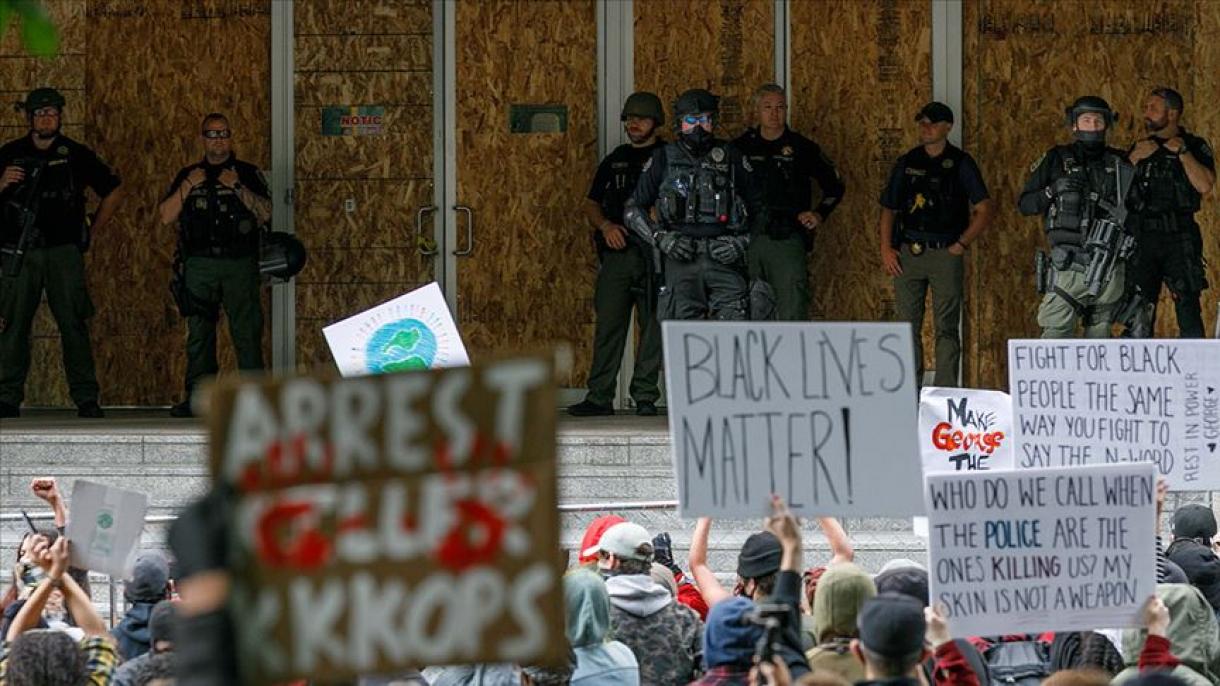 Nos EUA, a polícia declara ilegais os protestos anti-racistas em Portland