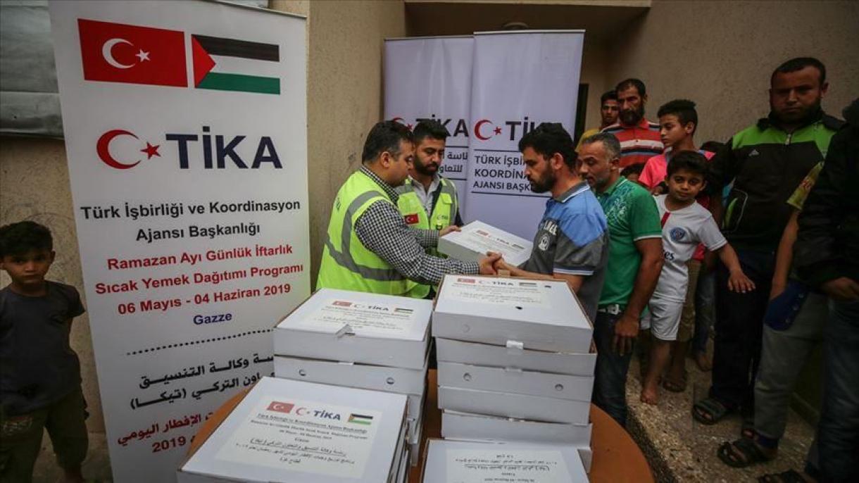 La TIKA distribue des repas aux nécessiteux pour l'Iftar à Gaza