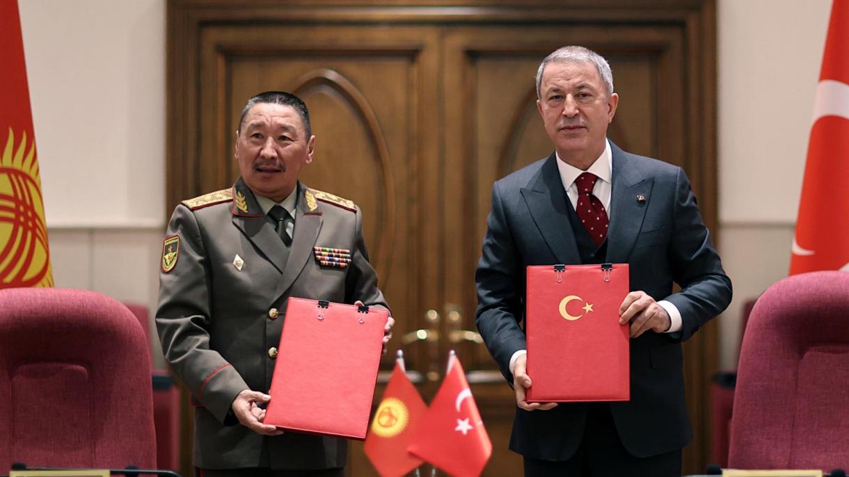 وزرای دفاع ترکیه و قرقیزستان در آنکارا دیدار و گفت‌وگو کردند