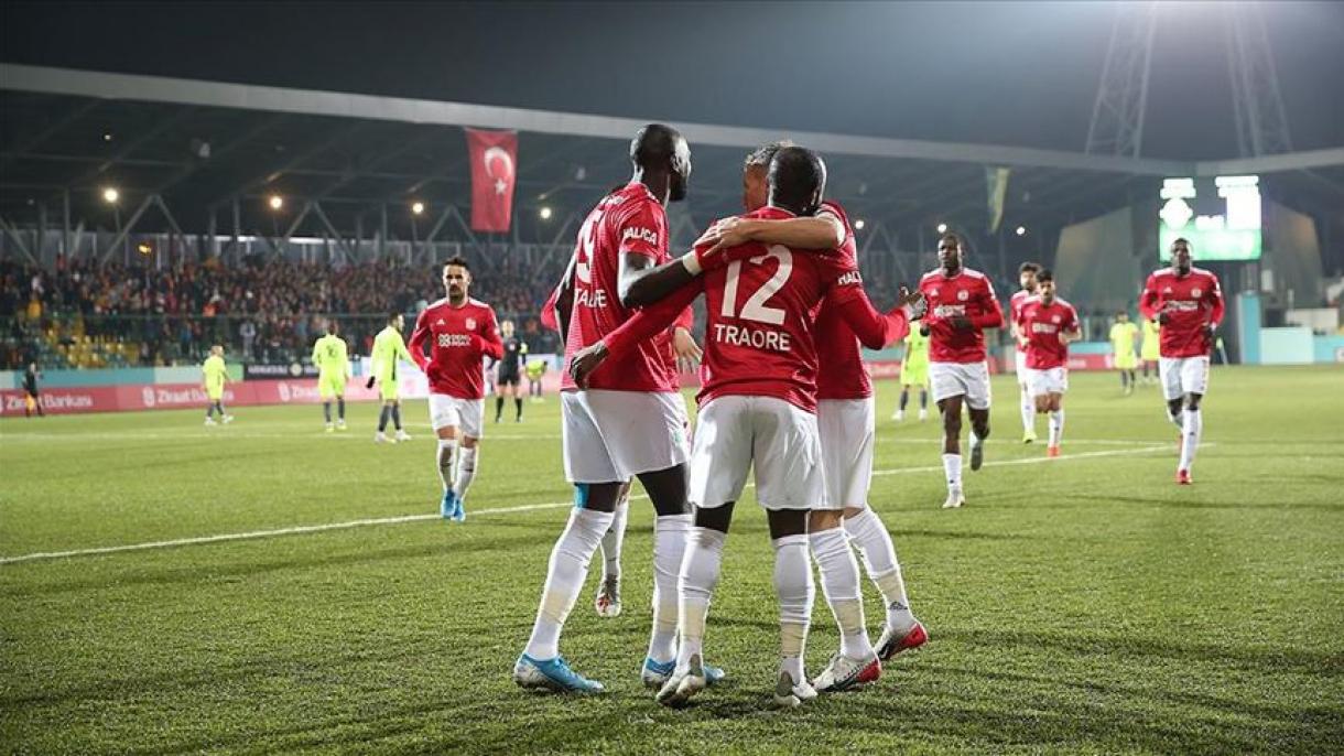 Futboll – Sivasspor kampion dimëror i superligës turke