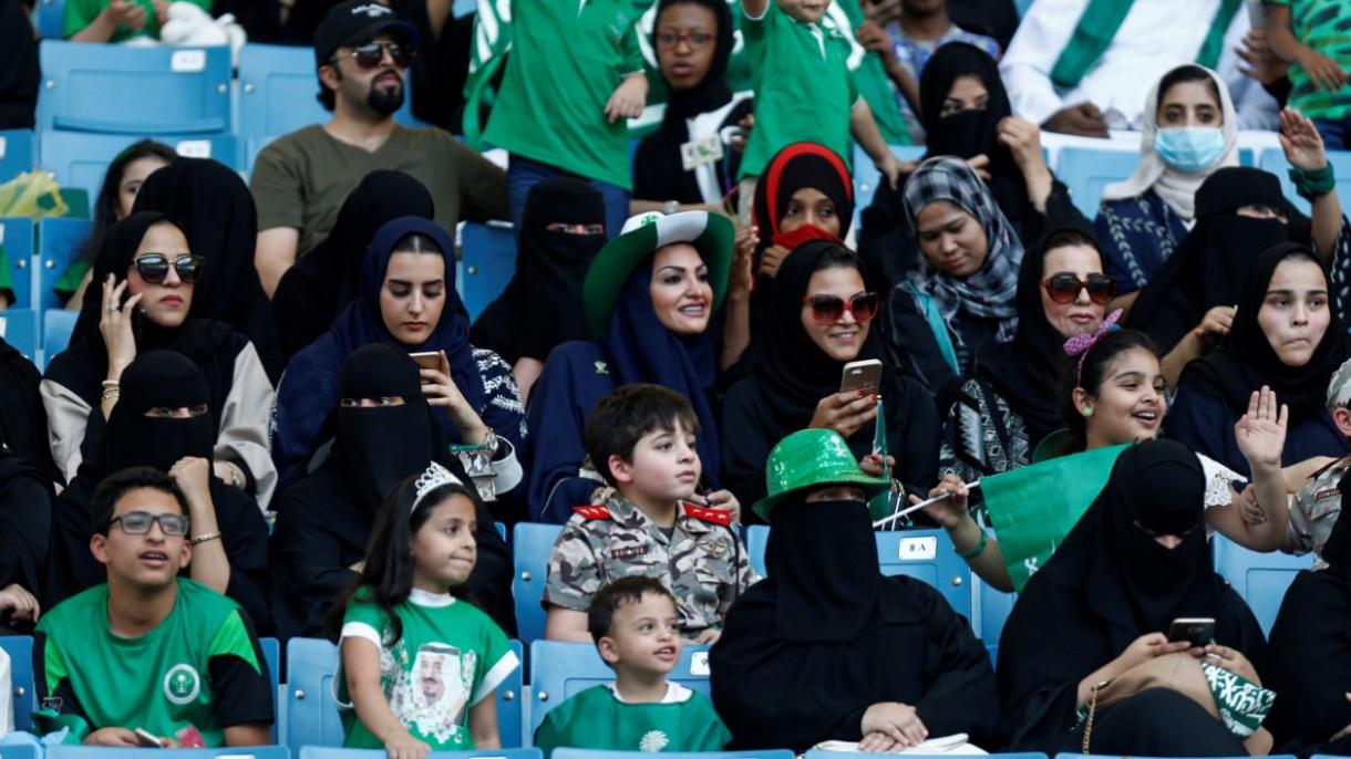 سەئۇدى ئەرەبىستاندا تۈنجى قېتىم ئاياللار ۋاسكىتبول مۇسابىقىسى ئۆتكۈزۈلدى