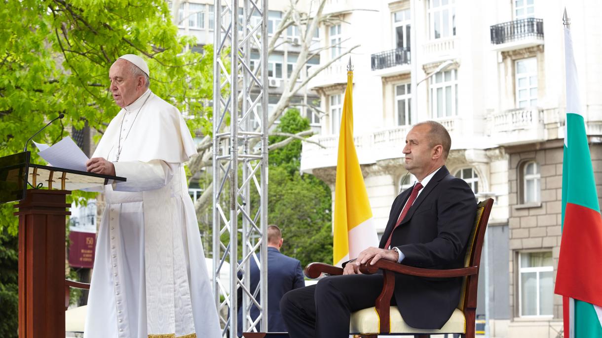 Папа Франциск призова България да не затваря границите си за бежанците