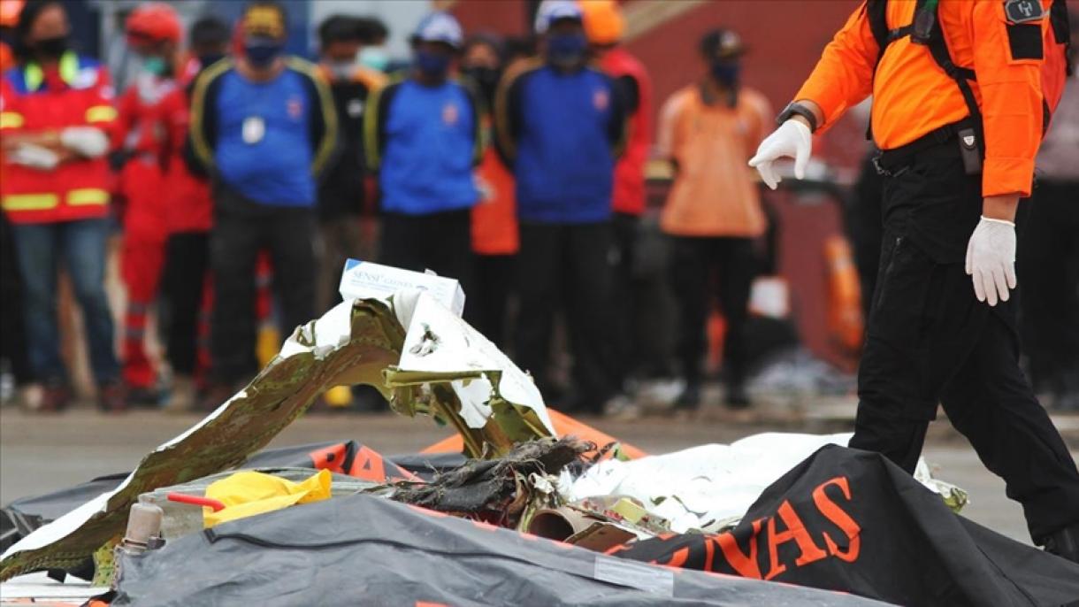 印尼军方找到坠毁客机第二台黑匣子