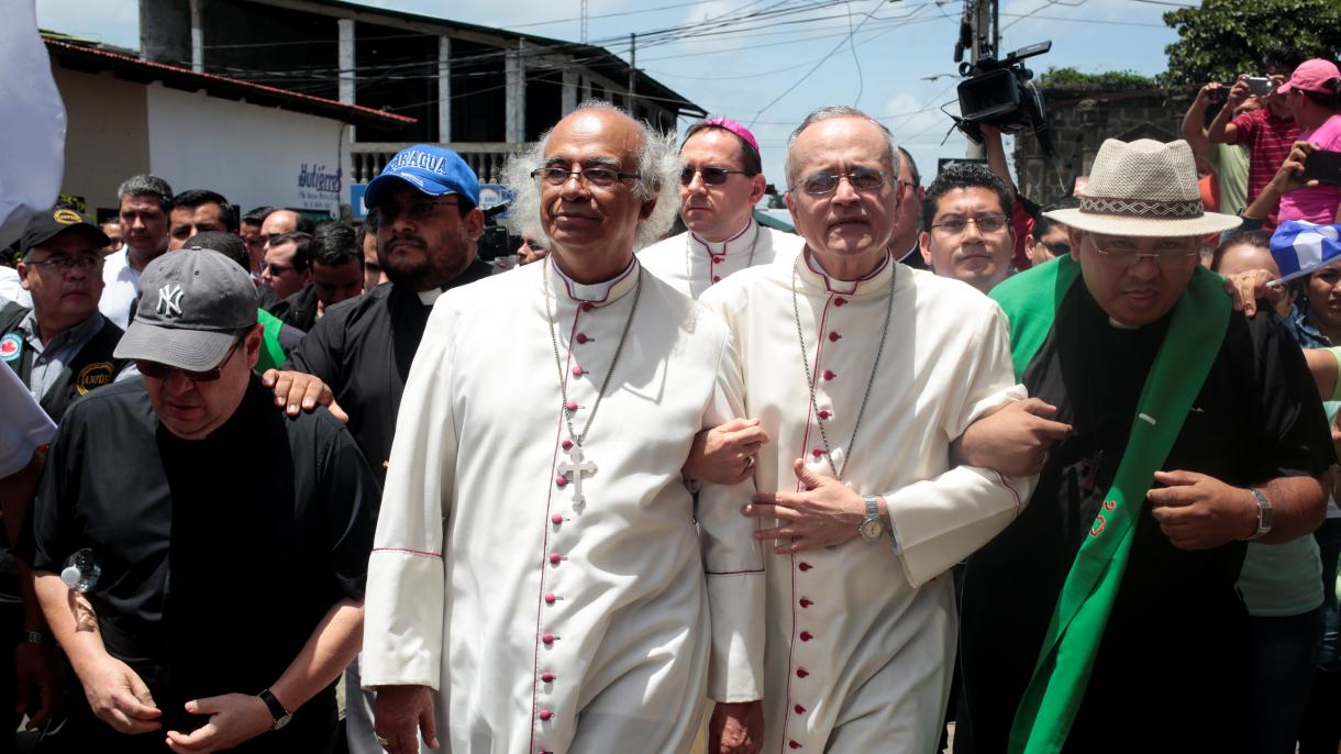 En Nicaragua atacan a obispos en la ciudad de Diriamba