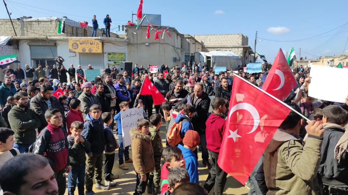 Manifestaciones en Siria en apoyo para Turquía que ejerce la “Operación Escudo de Primavera”