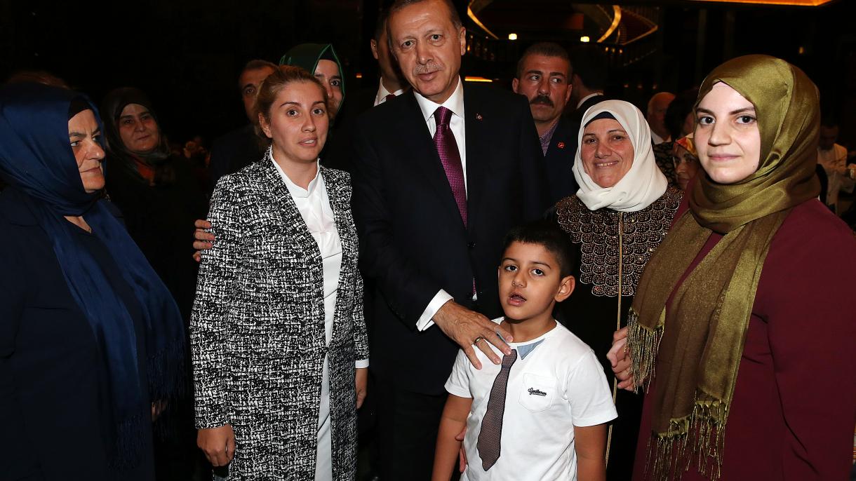 cumhurbaşkanı recep tayyip erdoğan, şehit yakınları ve gazilerle.jpg