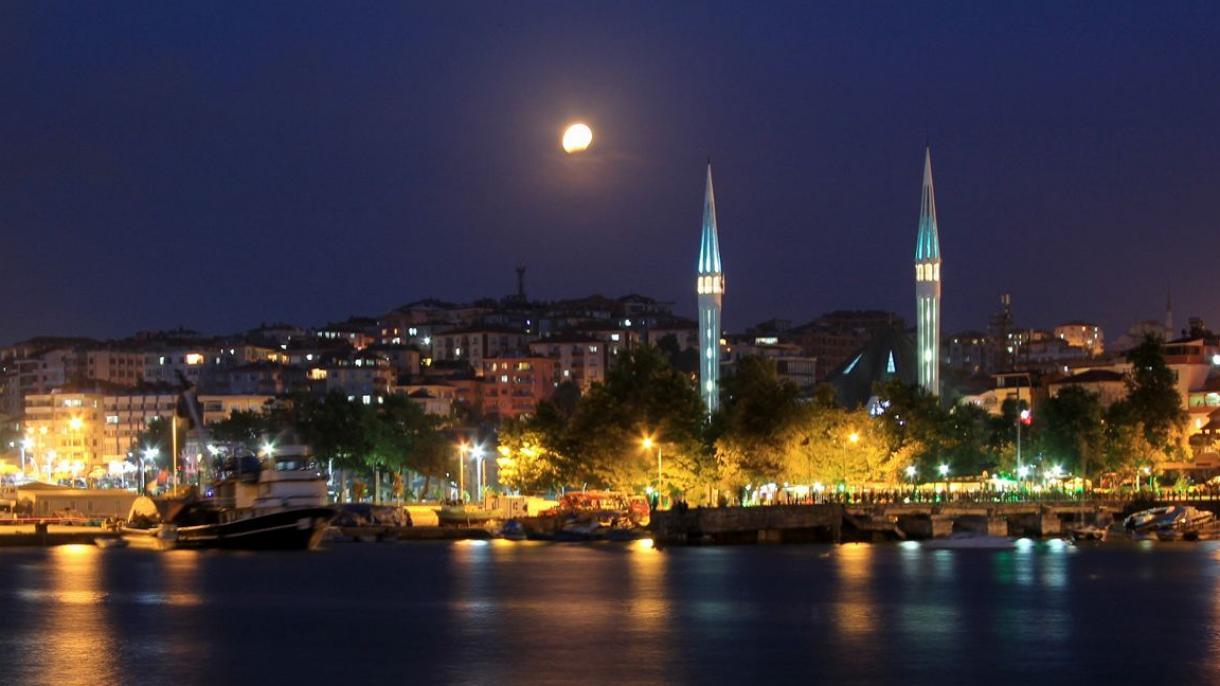 O eclipse lunar mais longo do século será observado neste sábado na Turquia