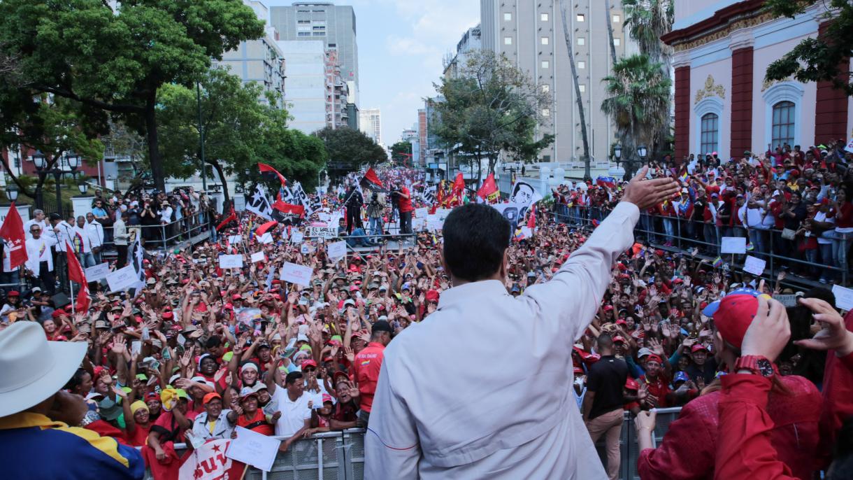 Concentrações do governo venezuelano e da oposição em Caracas