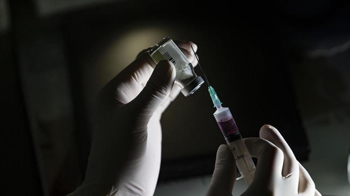 Үшінші саты сынақтағы вакцина Түркияда бірінші рет егілді
