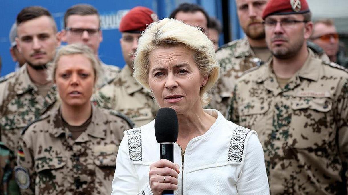 بازدید وزیر دفاع آلمان از پایگاه ناتو در افغانستان