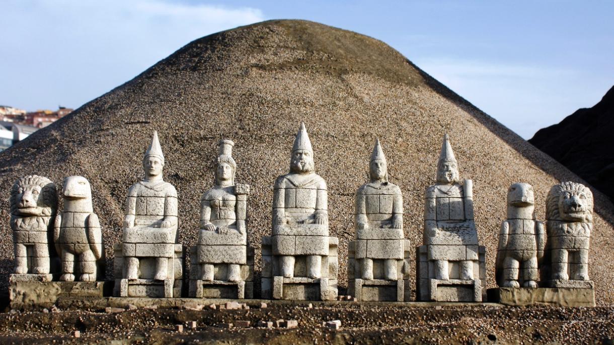 Nemrut dağı və heyrətamiz nəhəng tanrı heykəlləri....jpg