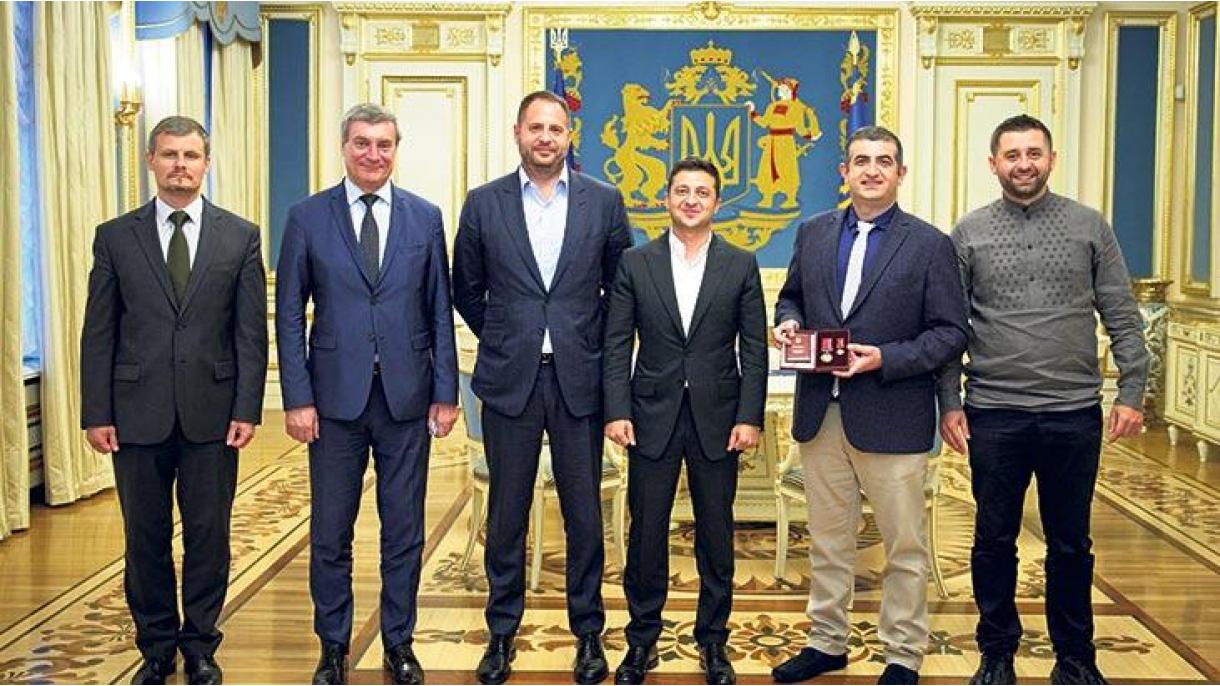 乌克兰授予恰乌什欧陆，卡林和拜拉克塔尔国家勋章
