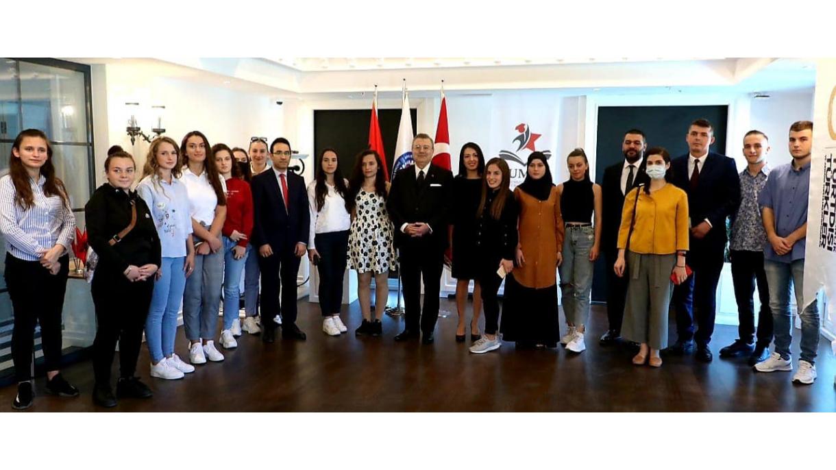 60 studentë nga Shqipëria kanë fituar bursa turke