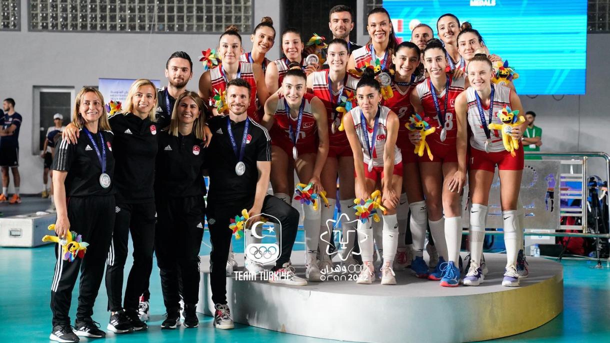 Волейбол боюнча улуттук кыз-келиндер курама командасы күмүш медалга ээ болду