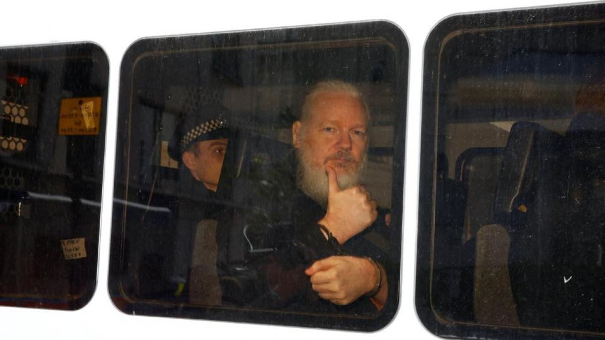 El tribunal envía a Assange a prisión