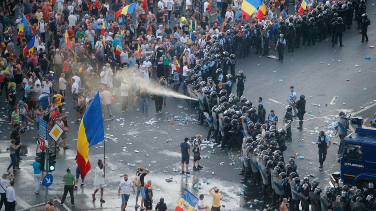 Harmadik napja tüntetők követelik Romániában a Dancila-kormány távozását