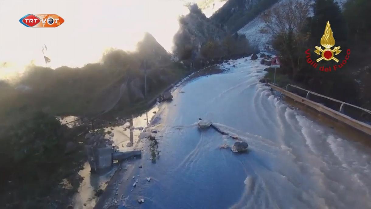 意大利发生6.6级地震导致山体滑坡