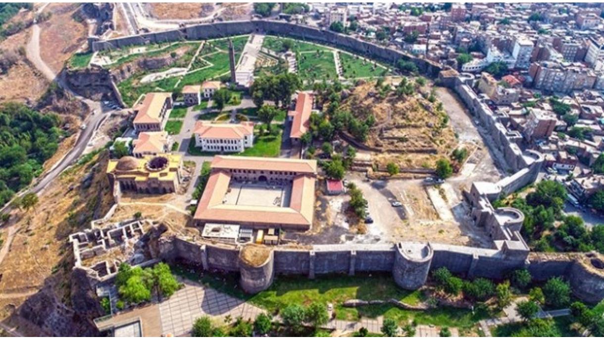 A e dini se muret e Dijarbakirit kanë një histori të lashtë prej rreth 7.000 vjetësh?