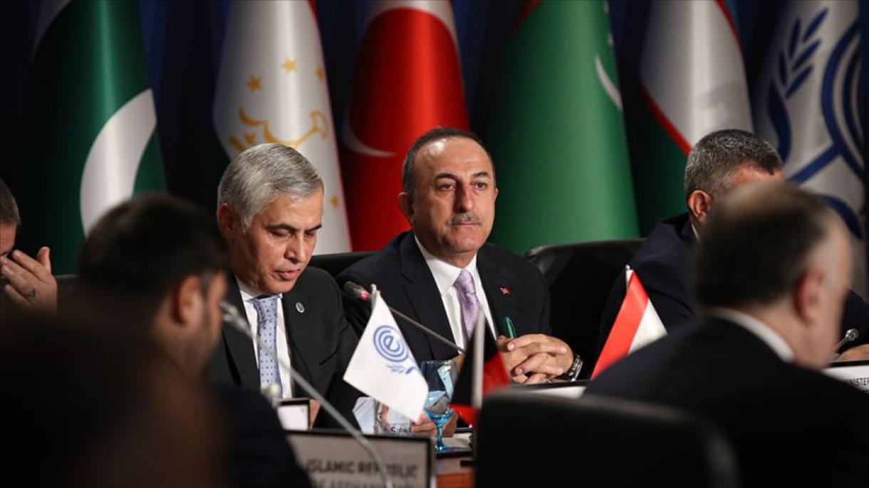 Cavusoglu : Personne, à l'exception du peuple syrien, n'a droit à la richesse de la Syrie