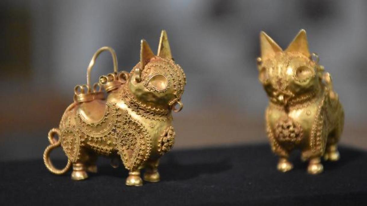 Estos pendientes medievales de oro y forma de lince se exhibirán en Türkiye en 2023