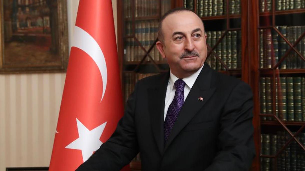 Çavuşoğlu se traslada a Francia ante la invitación de su homólogo