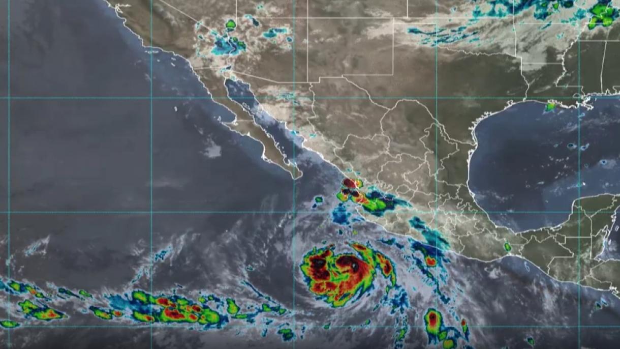 El huracán Estelle se acerca a la costa de México