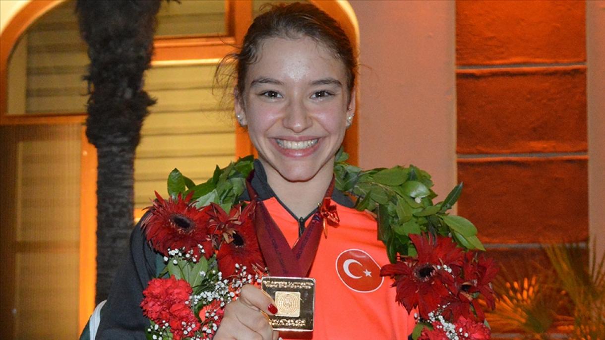 Gimnast Ayşə Begüm Onbaşı ayın ən yaxşı idmançısı seçilib