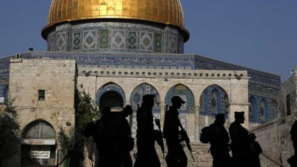 Incursion de juifs ultraorthodoxes, escortés par la police israélienne, dans la mosquée al-Aqsa